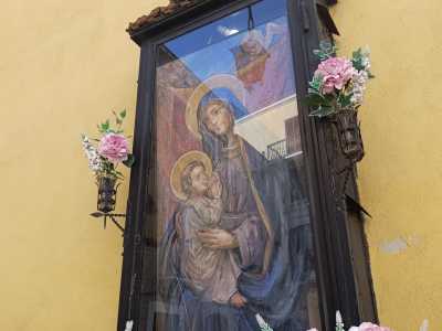 ...e a ridosso dei resti di Santa Maria del Buon Consiglio